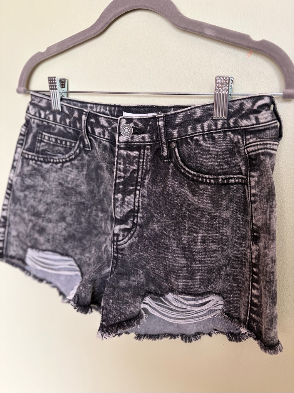 RSQ Women's Black Acid-Wash Distressed Denim Hot Shorts Shorts Size 4 Summer